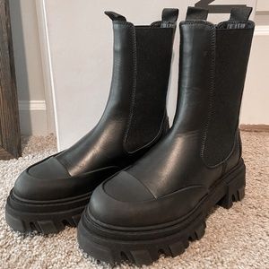 GANNI Mid Chelsea Boot